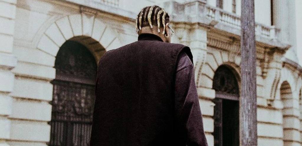 “Busco Romance Love Show”: Luccas Carlos explora o amor em disco racional, transitando do drill ao house