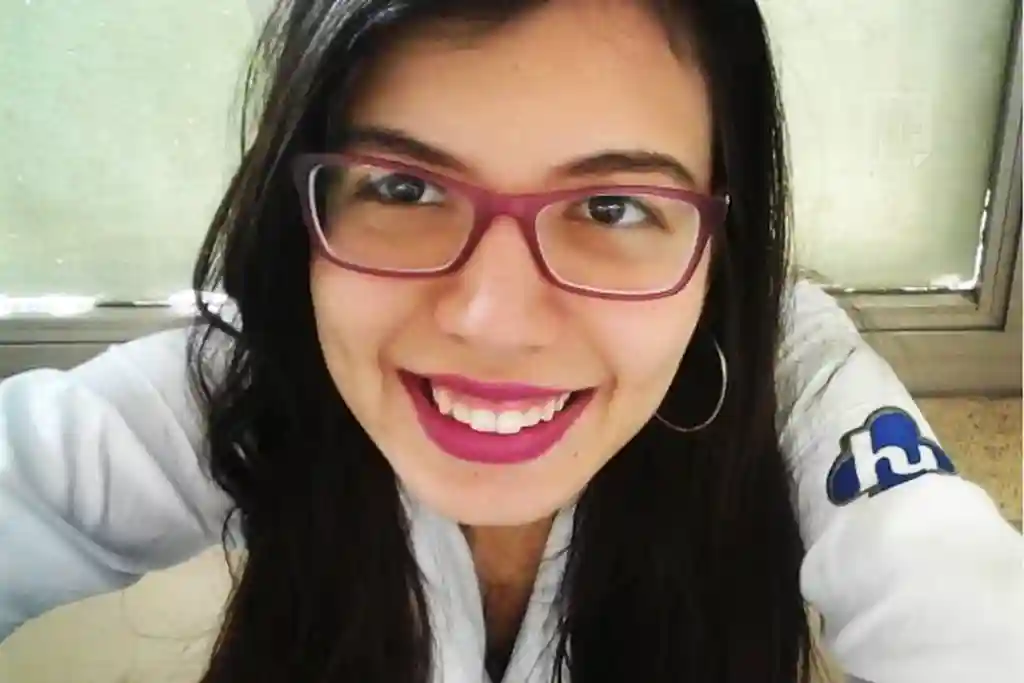 A ginecologista e obstetra Louise Matos Rocha, de 33 anos, foi encontrada sem vida na manhã de terça-feira, 19, enquanto realizava plantão no Hospital e Maternidade Amparo de Maria, em Estância, Sergipe.