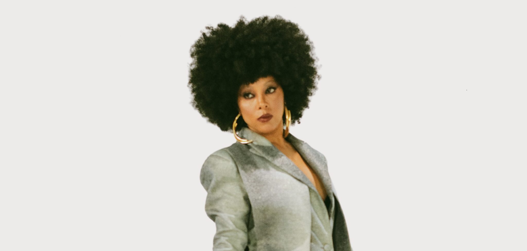 Negra Li dá início à jornada para seu próximo álbum com o lançamento do single “Black Money”.
