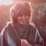 Após 40 anos, uma música inédita do álbum “Private Dancer” de Tina Turner é descoberta e lançada.