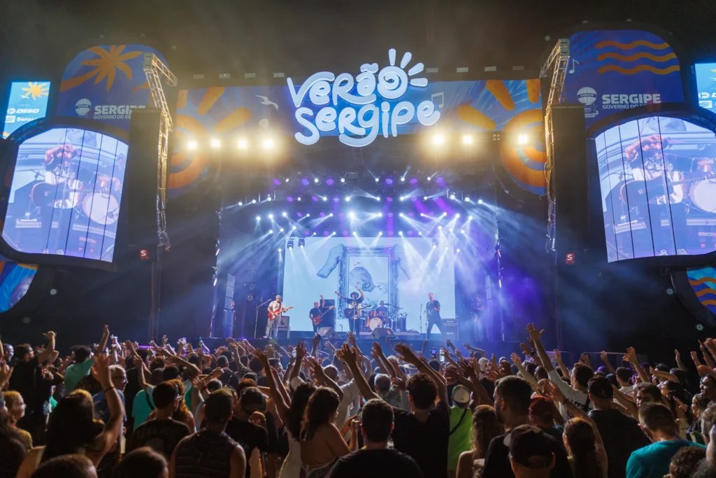 Entusiasmo do público marca última noite de shows do Verão Sergipe na Praia da Caueira