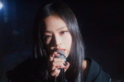 Performance ao vivo do single “Love Hangover”, Jennie entrega.