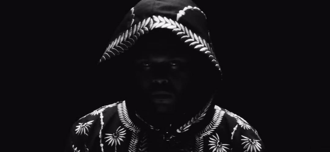 Vem assistir! The Weeknd lança o videoclipe sombrio de “Cry For Me”.
