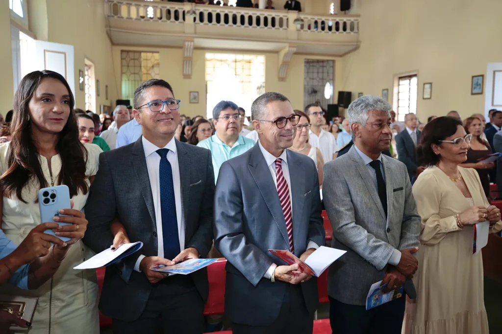 Governador Fábio Mitidieri participa de missa solene em celebração ao aniversário de 170 anos de Aracaju