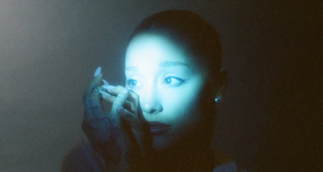 A versão deluxe de Eternal Sunshine, de Ariana Grande, contará com seis faixas inéditas.