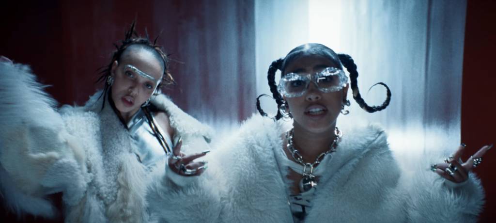FKA twigs lança videoclipe de “Childlike Things” com participação de North West