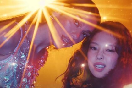 Assista ao videoclipe de “Handlebars”, parceria de Dua Lipa e Jennie, onde as artistas reluzem!