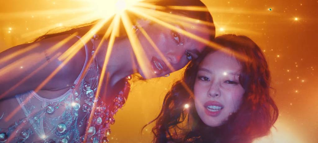 Assista ao videoclipe de “Handlebars”, parceria de Dua Lipa e Jennie, onde as artistas reluzem!