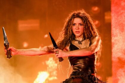 A produtora anunciou que a nova turnê de Shakira já superou a marca de 2 milhões de ingressos vendidos.
