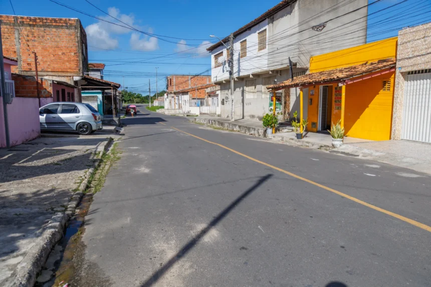 Moradores de Aracaju comemoram pavimentação realizada pelo Governo de Sergipe