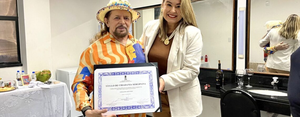 Cantor Geraldo Azevedo recebe título de cidadão sergipano das mãos da deputada Kitty Lima