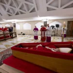 Vaticano divulga as primeiras imagens do Papa Francisco no caixão