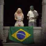 Lady Gaga se emociona em show histórico no Brasil