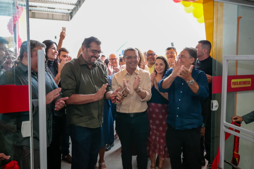 Governador participa de inauguração de nova unidade varejista na Barra dos Coqueiros