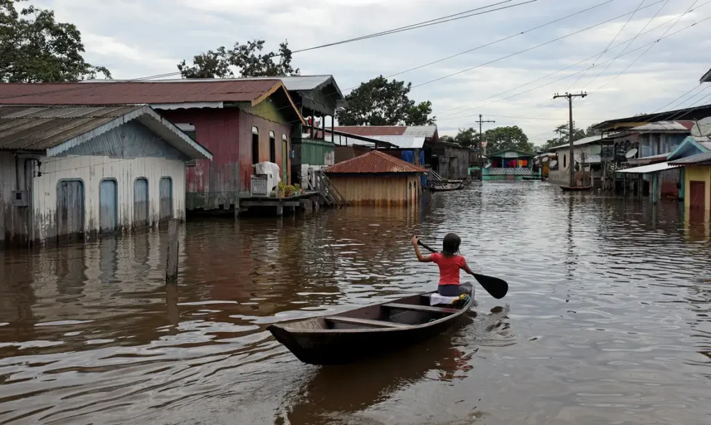 Cheia de rios no Amazonas atinge 133 mil famílias
