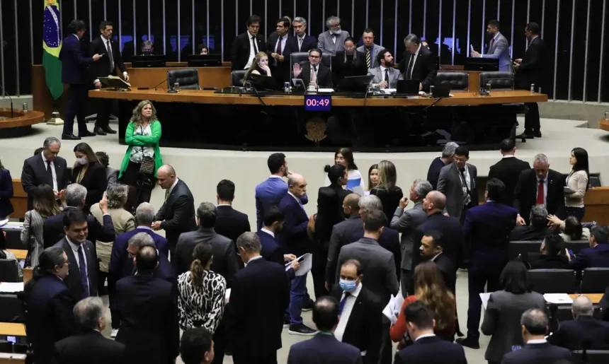 Câmara aprova urgência para projeto que corta subsídios tributários