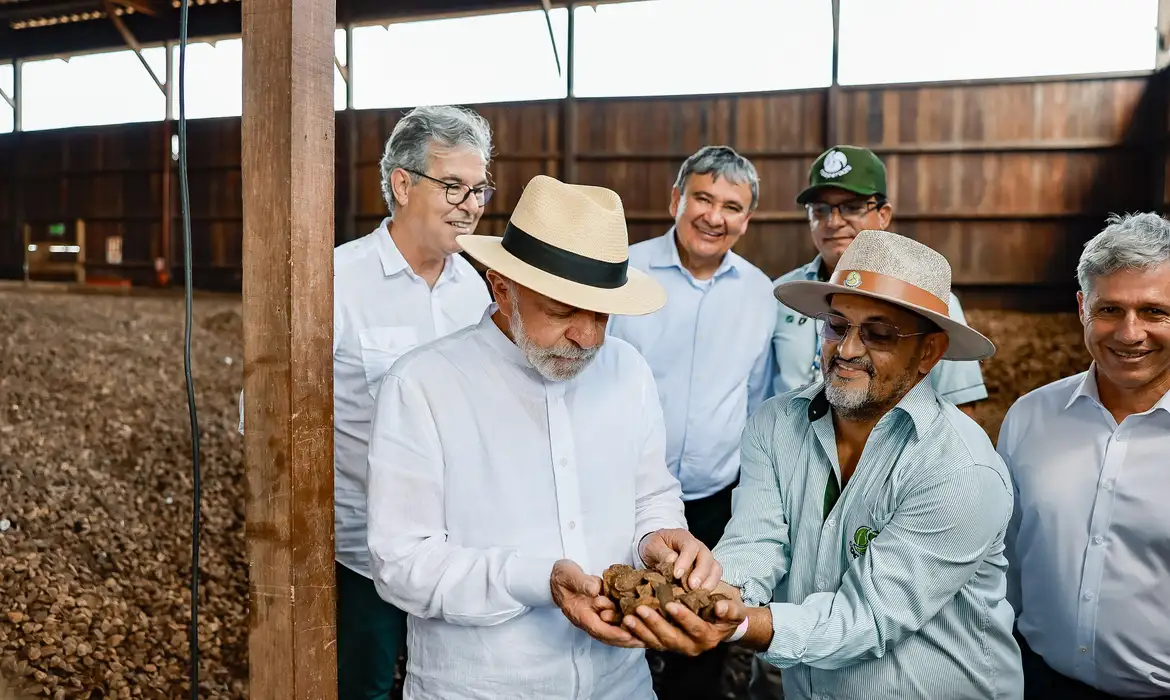 Lula afirma no Acre que aumento de tarifas não trará perdas a exportadores - Imagem do artigo original