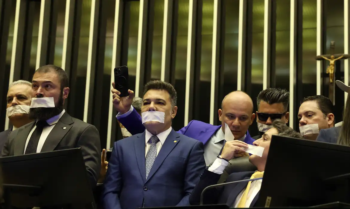 Corregedoria da Câmara começa a avaliar pedidos de afastamento de deputados - Imagem do artigo original
