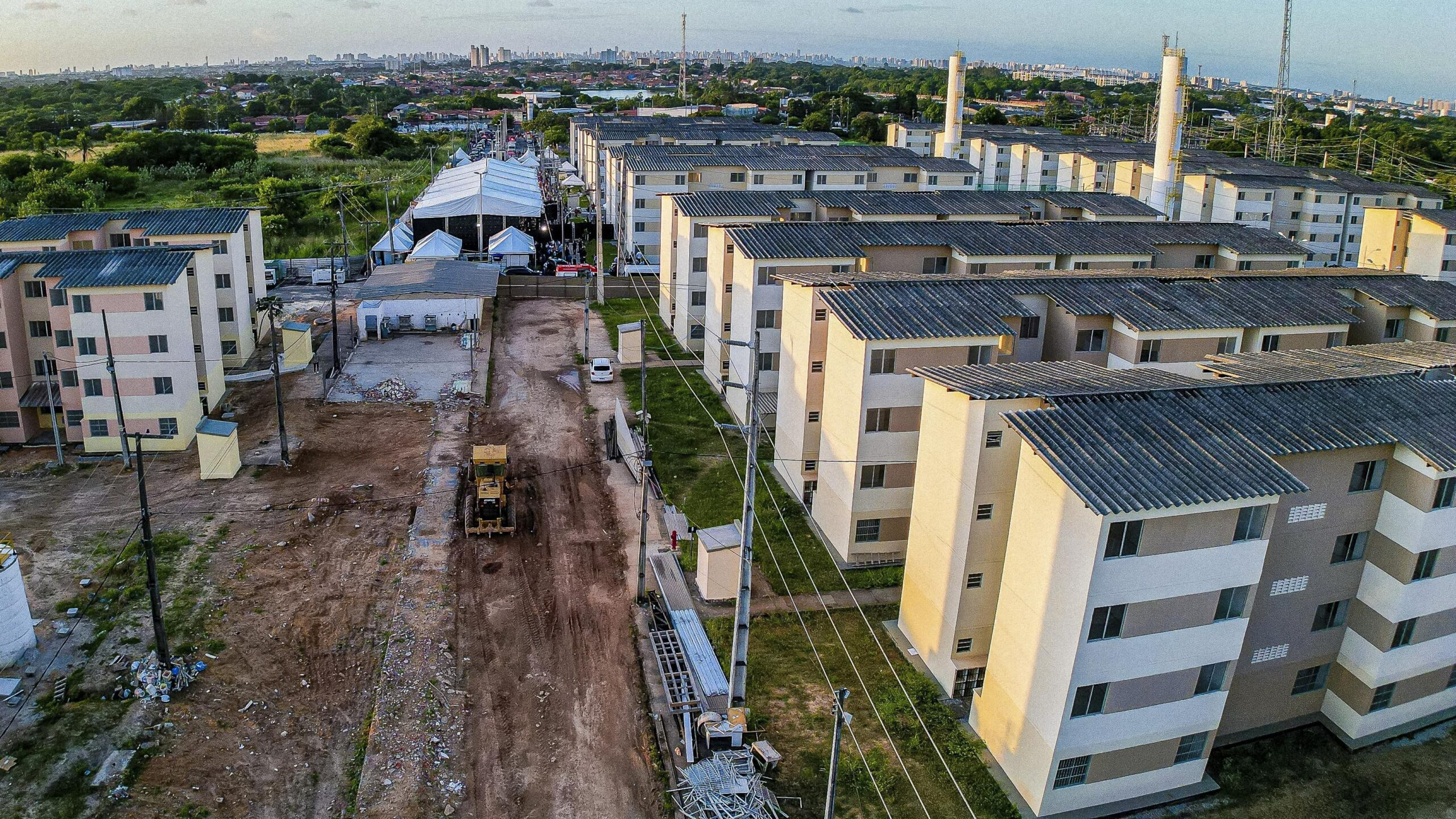 Mercado imobiliário bate recorde de lançamentos no 1º semestre de 2025, mas estoque diminui - Imagem do artigo original