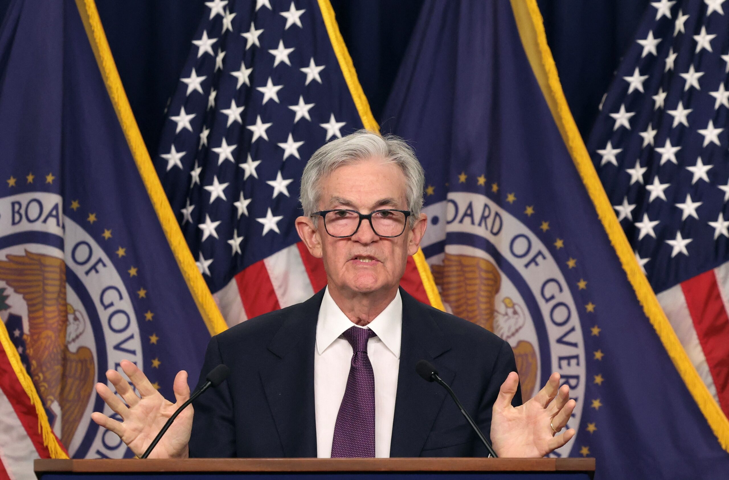 Powell indica possível corte de juros nos EUA, mas alerta para impacto de tarifas na inflação - Imagem do artigo original