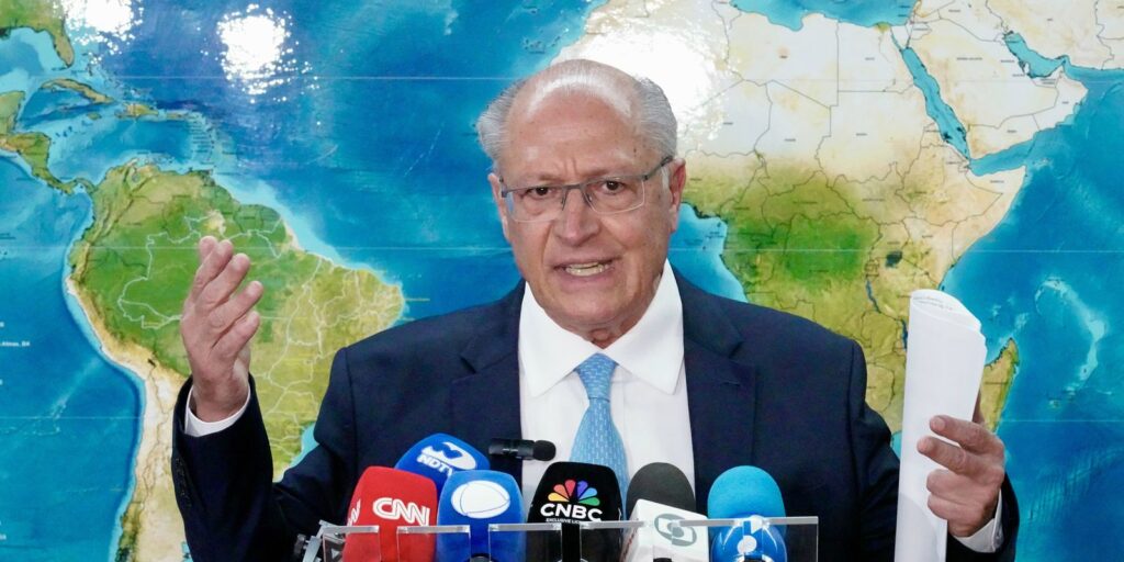 Governo promete programa para afetados por tarifas dos EUA até terça-feira, diz Alckmin