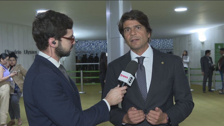 Relator apresenta proposta de reforma administrativa com teto para salários iniciais e fim de férias de 60 dias