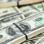 Dólar mantém leve oscilações enquanto Ibovespa sobe em meio a expectativas sobre juros nos EUA