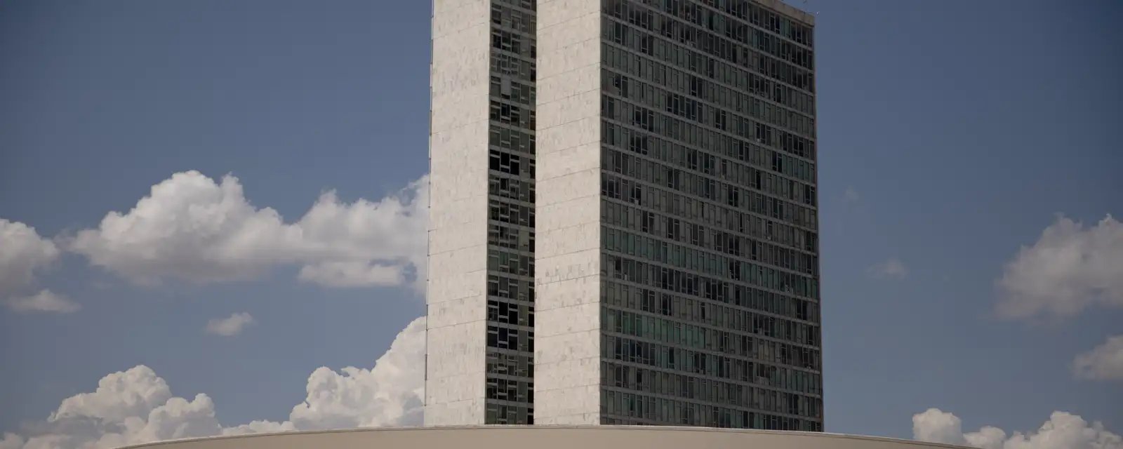 Semana no Congresso terá votação da isenção do IR e discussão do novo Código Eleitoral - Imagem do artigo