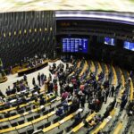 Governo se afasta de debate sobre PEC da Blindagem e prevê embate entre Congresso e STF