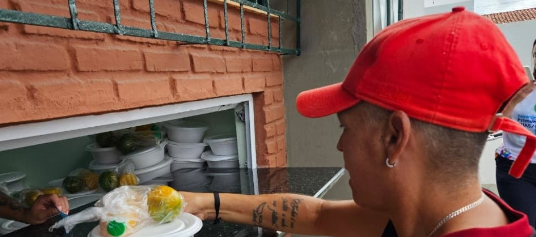Restaurante Popular Padre Pedro abre ponto de distribuição no Espaço Cuidar Bugio, em Aracaju - Imagem do artigo original