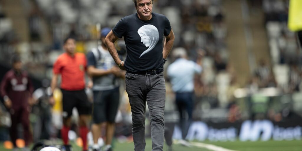 Atlético-MG demite técnico Cuca após oito meses de trabalho