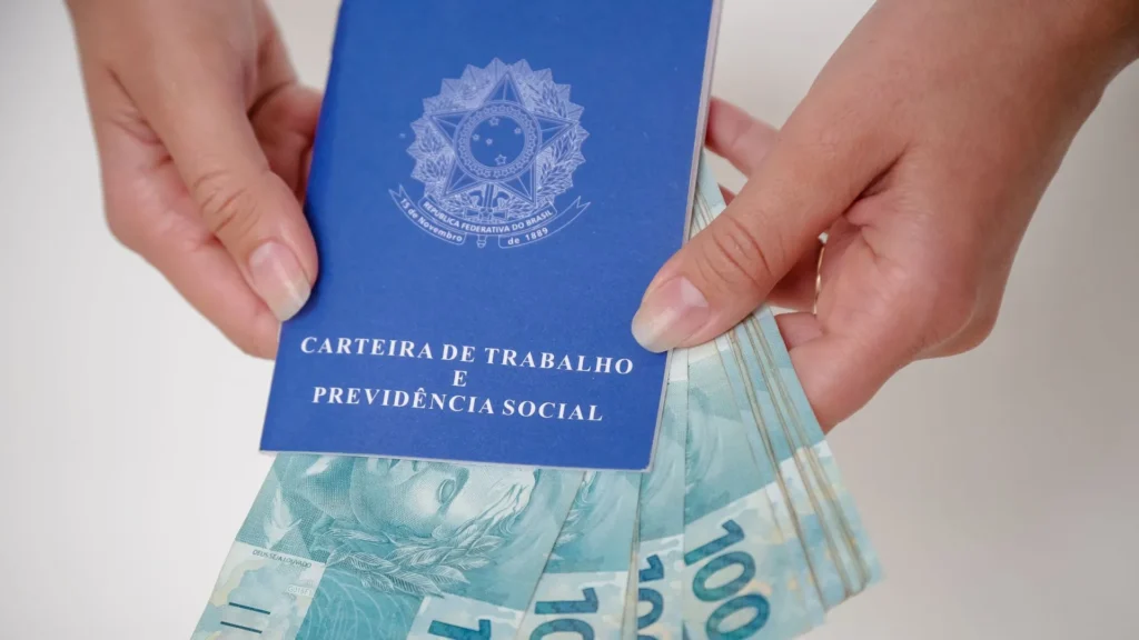 Juros do novo consignado a trabalhadores da iniciativa privada superam contratos antigos, aponta Banco Central