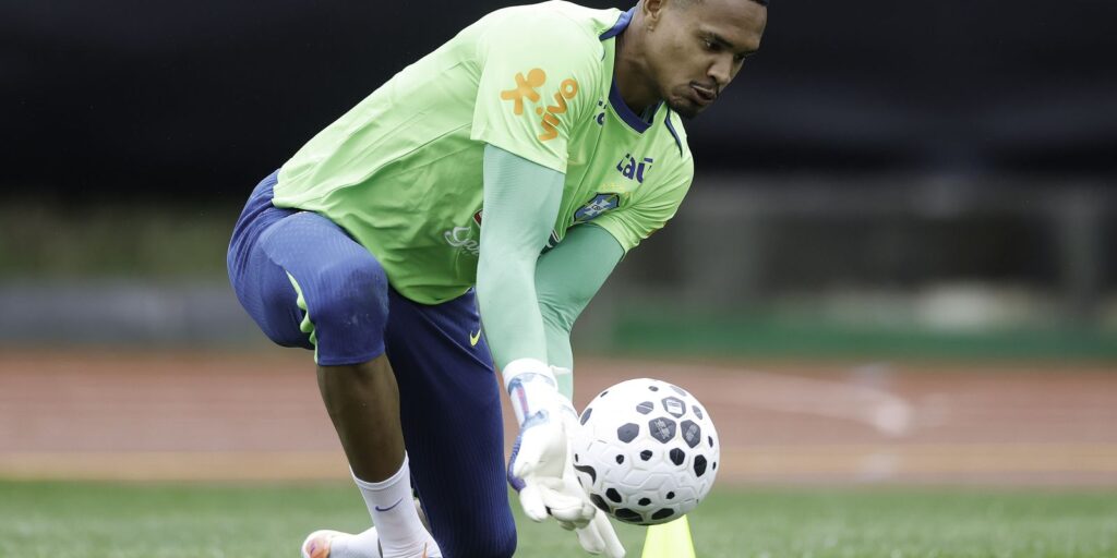 Goleiro John celebra primeira convocação para a Seleção Brasileira