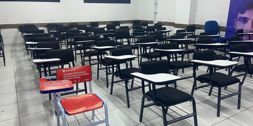 Ação com cadeiras vazias nos JUBs lembra vítimas de feminicídio