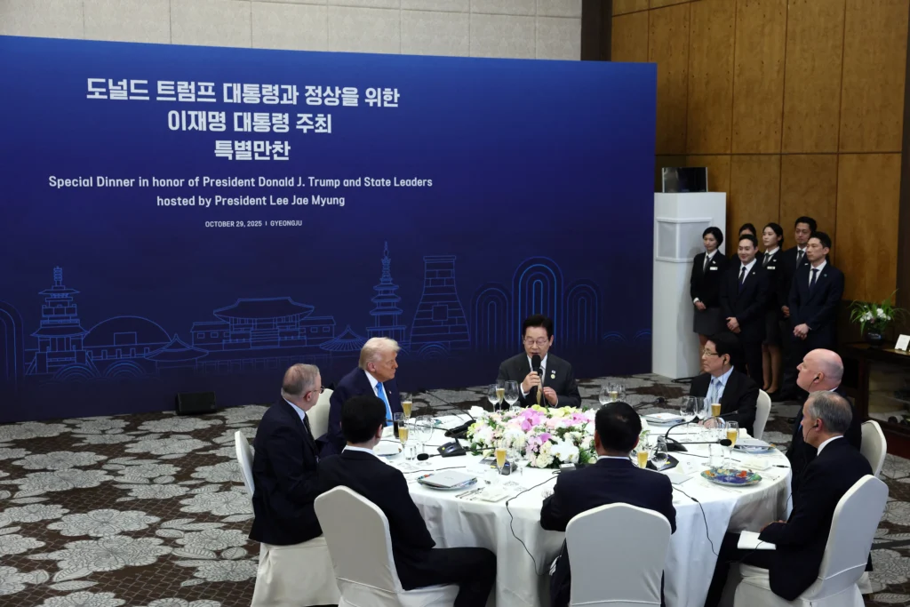 EUA e Coreia do Sul selam acordo que reduz tarifas sobre automóveis, diz Trump