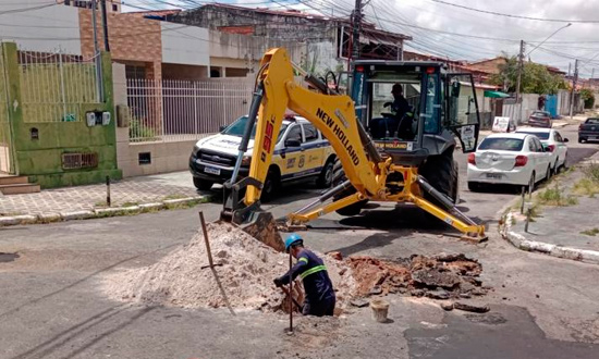 Obra de saneamento muda trânsito na rua Sinésia Barreto Moura nesta quarta-feira, 5