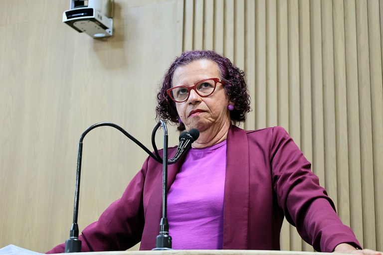 Sonia Meire critica na Câmara de Aracaju projeto federal que anula diretrizes de aborto legal para menores