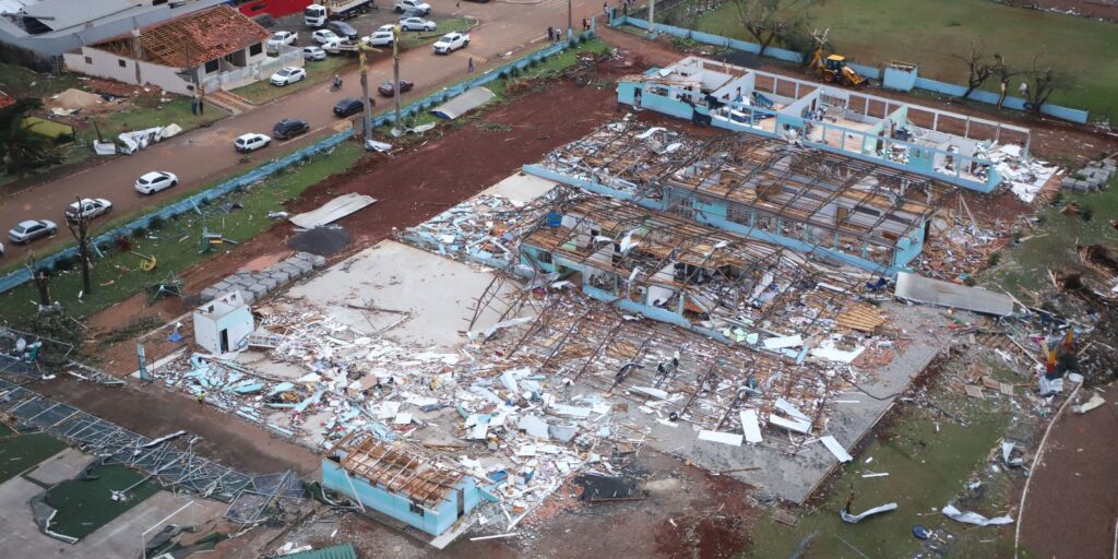Tornado causa seis mortes e fere mais de 750 pessoas no Paraná