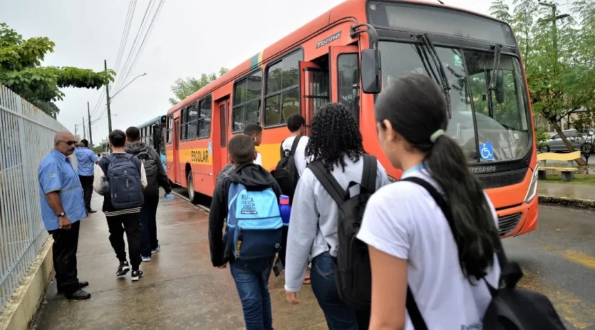 Governo de Sergipe garante 402 veículos gratuitos para levar alunos ao Enem