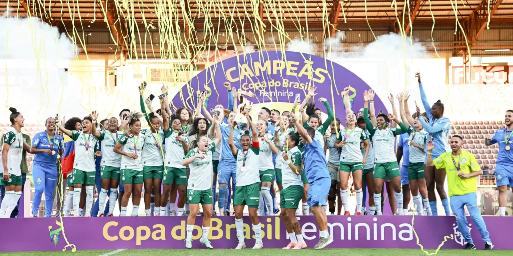 Palmeiras ergue a primeira Copa do Brasil Feminina ao vencer a Ferroviária por 4 a 2