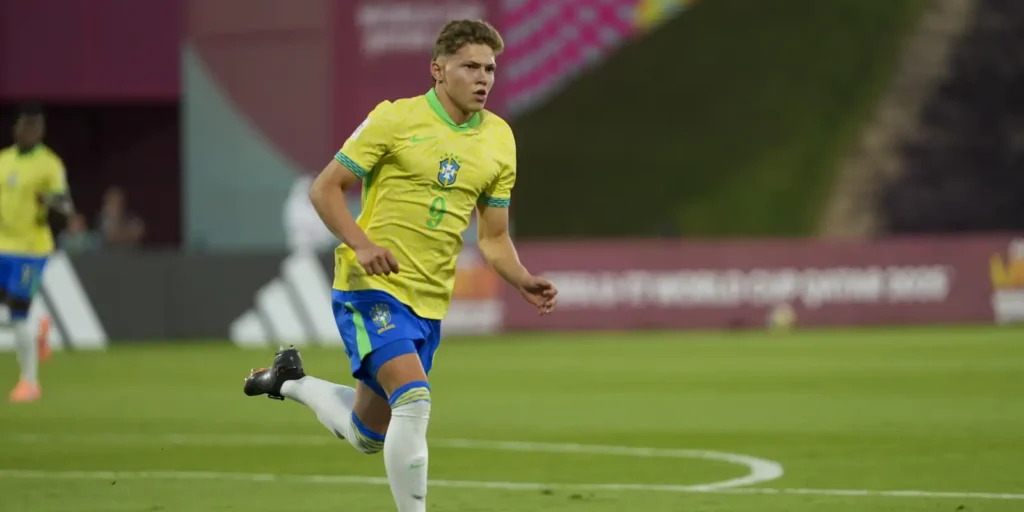 Gol nos acréscimos leva Brasil à semifinal do Mundial Sub-17