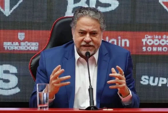 Conselheiros do São Paulo formalizam pedido de renúncia de Julio Casares