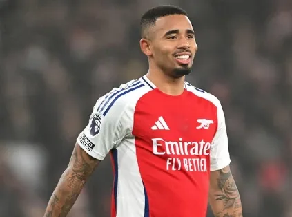 Depois de 322 dias, Gabriel Jesus volta a ser relacionado pelo Arsenal