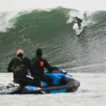 Carlos Burle diz que câmera na mão dificultou resgate após queda em ondas gigantes de Nazaré
