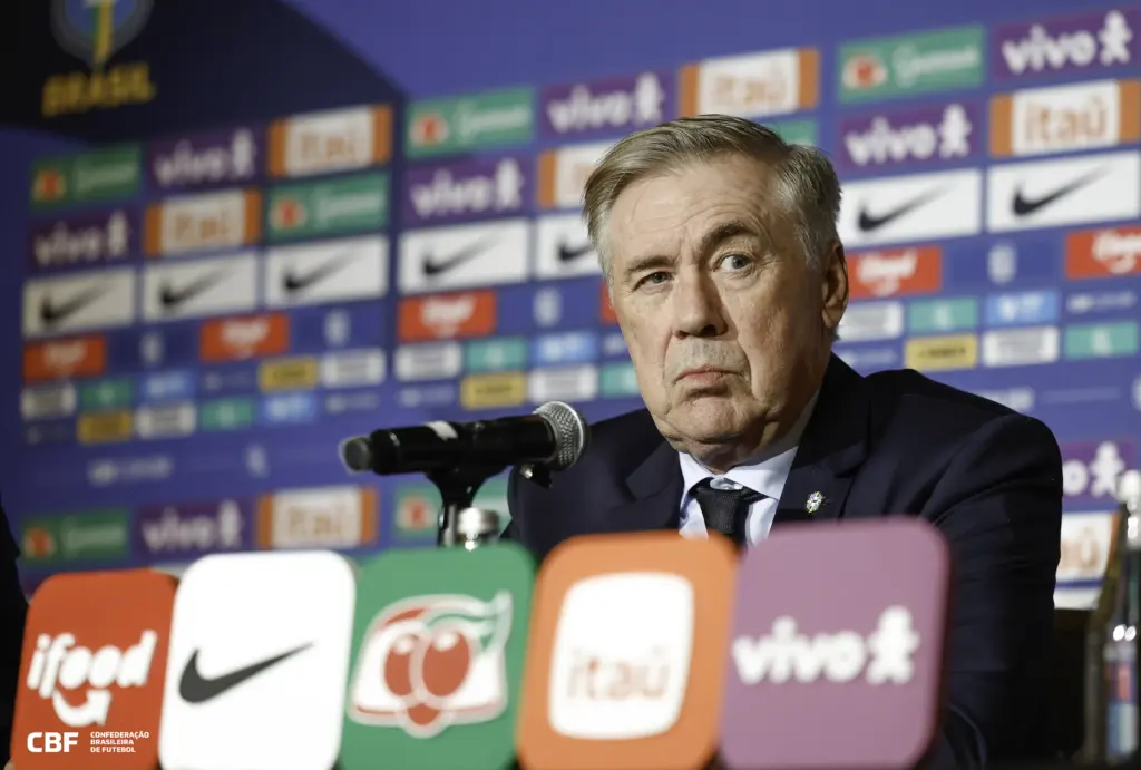 Ancelotti mantém suspense sobre Neymar e afirma que só definirá convocados em maio