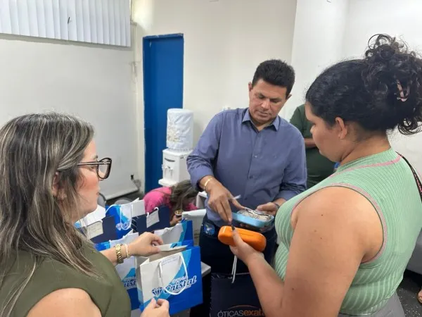 Prefeitura de Itabaiana entrega 36 óculos gratuitos a moradores em vulnerabilidade
