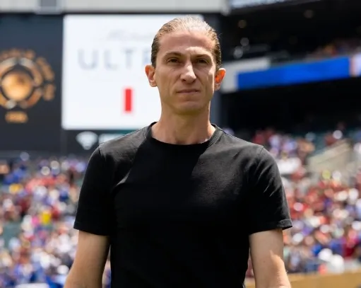 Filipe Luís exalta elenco do Flamengo após vice na Copa Intercontinental e sinaliza permanência
