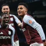 Aston Villa vira sobre o Chelsea, alcança 11ª vitória seguida e iguala marca histórica