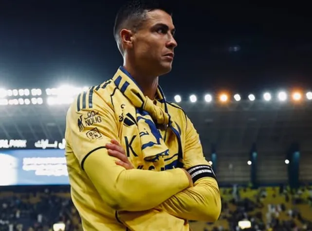 Cristiano Ronaldo faz dois, atinge 956 gols e mantém Al Nassr 100% no Campeonato Saudita