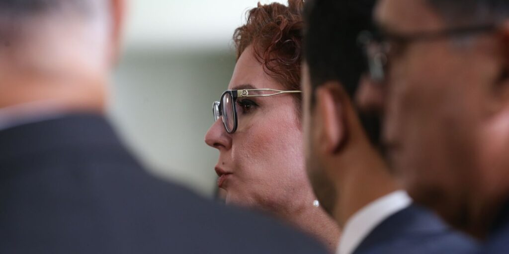 Corte de Roma suspende julgamento da extradição de Carla Zambelli e deve retomá-lo amanhã